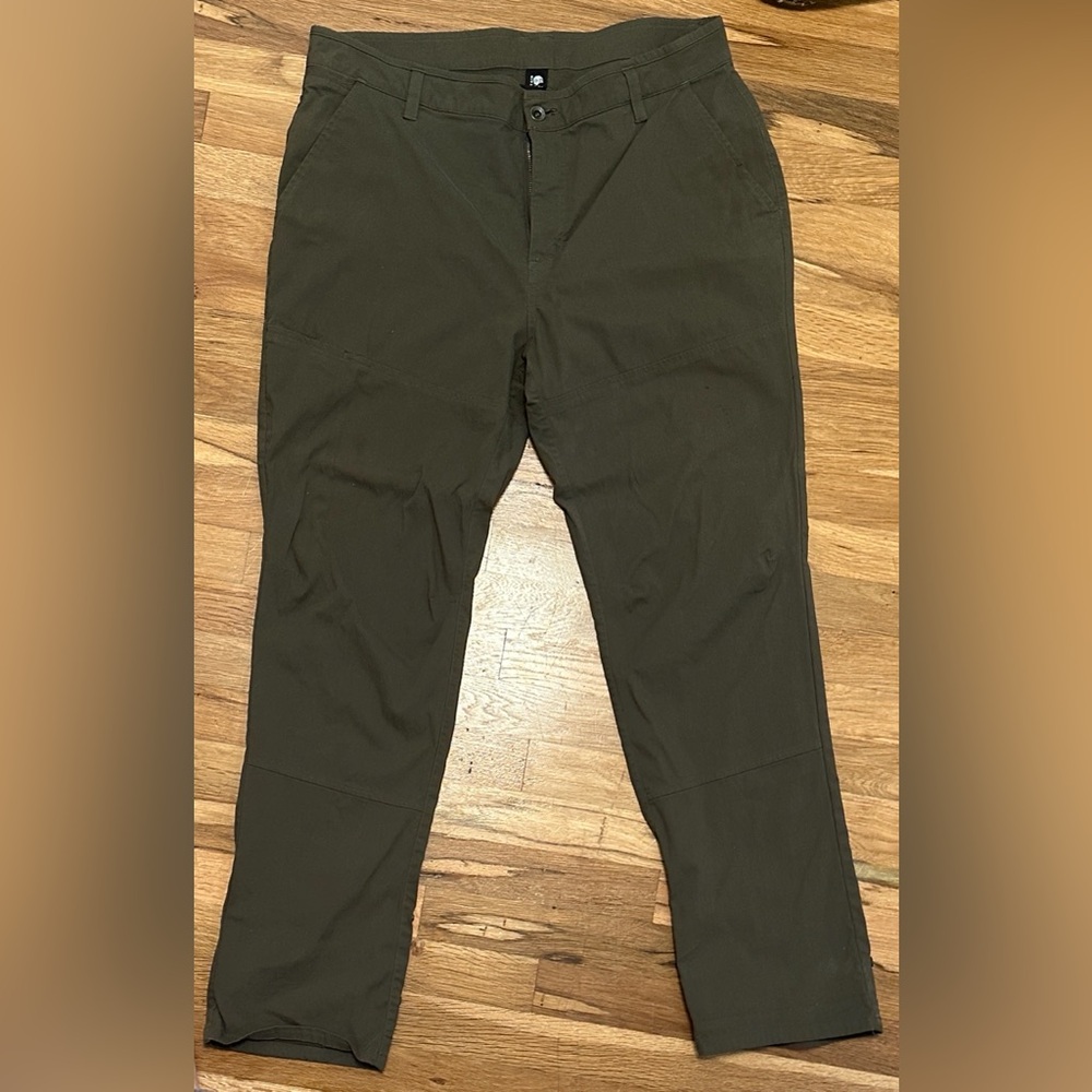 Men’s Mountain Hardware pants:38/34